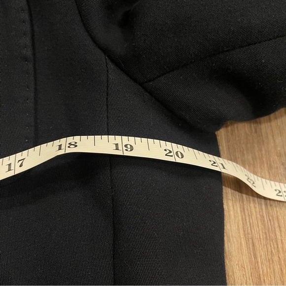 Talbots Blazer Women’s 14 Navy Logo Patch Buttons Preppy Classic Academia Office - Picture 8 of 11